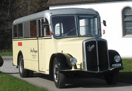 Saurer Schnauzenpostauto "Stretchlimousine" (1948) 